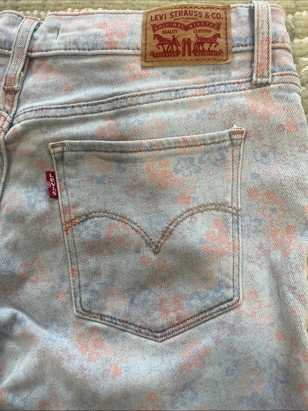 Levi's Women's Light Wash Floral High-Rise Jeans - Pink & Blue